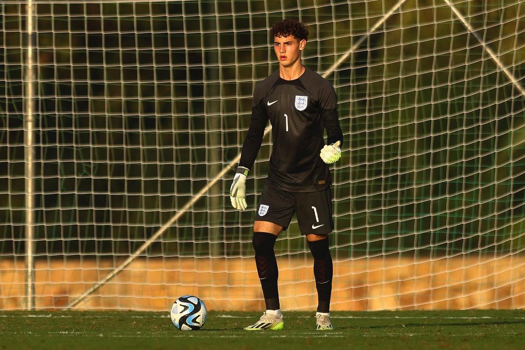 Tommy Setford : Le Gardien d'Arsenal Brille en Sélection U19 pour l'Euro 2023