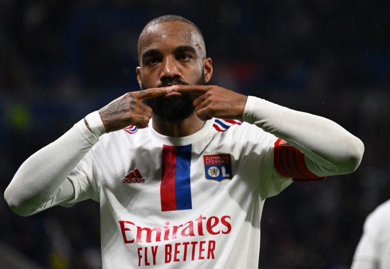 Alexandre Lacazette : L'Adieu Émotionnel à l'Olympique Lyonnais et Ses Nouvelles Horizons