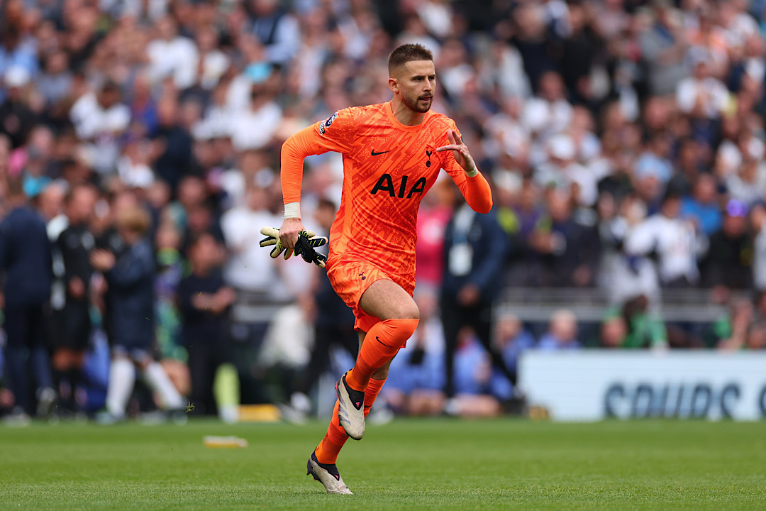 Manu Vicario : Le Sorcier de Tottenham Victime de la Malédiction des Blessures